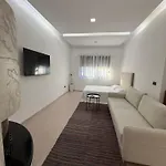 Ani With Fireplace * 地拉那