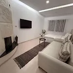 Ani With Fireplace شقة